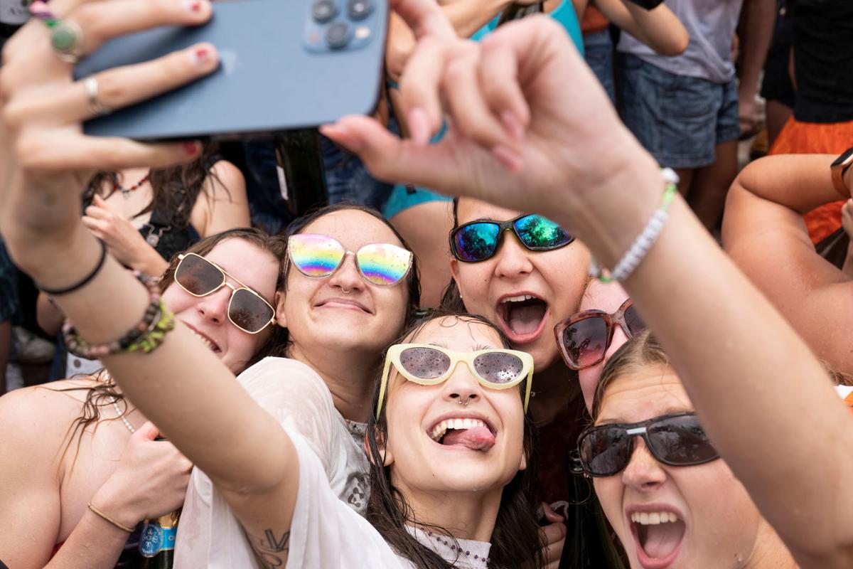 The Class of 2023 celebrates during the annual Champagne Showers at the Earle Flagpole in Worner Quad on 5/24/23. Photo by Lonnie Timmons III / Colorado College.